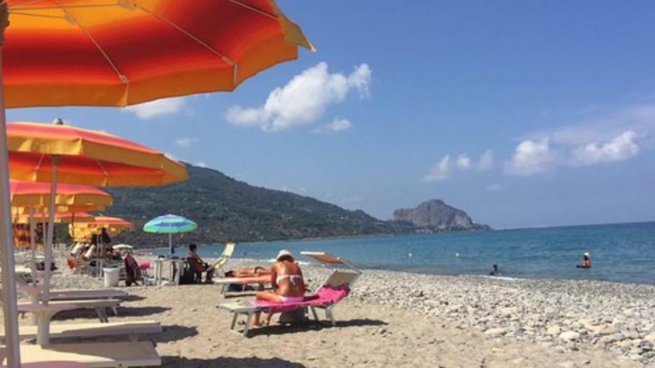 Dea Del Borgo Villa ซานตามโบรโจ ภายนอก รูปภาพ